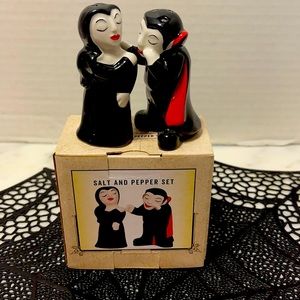 Mr & Mrs Dracula/ Vampire Halloween Salt/pepper